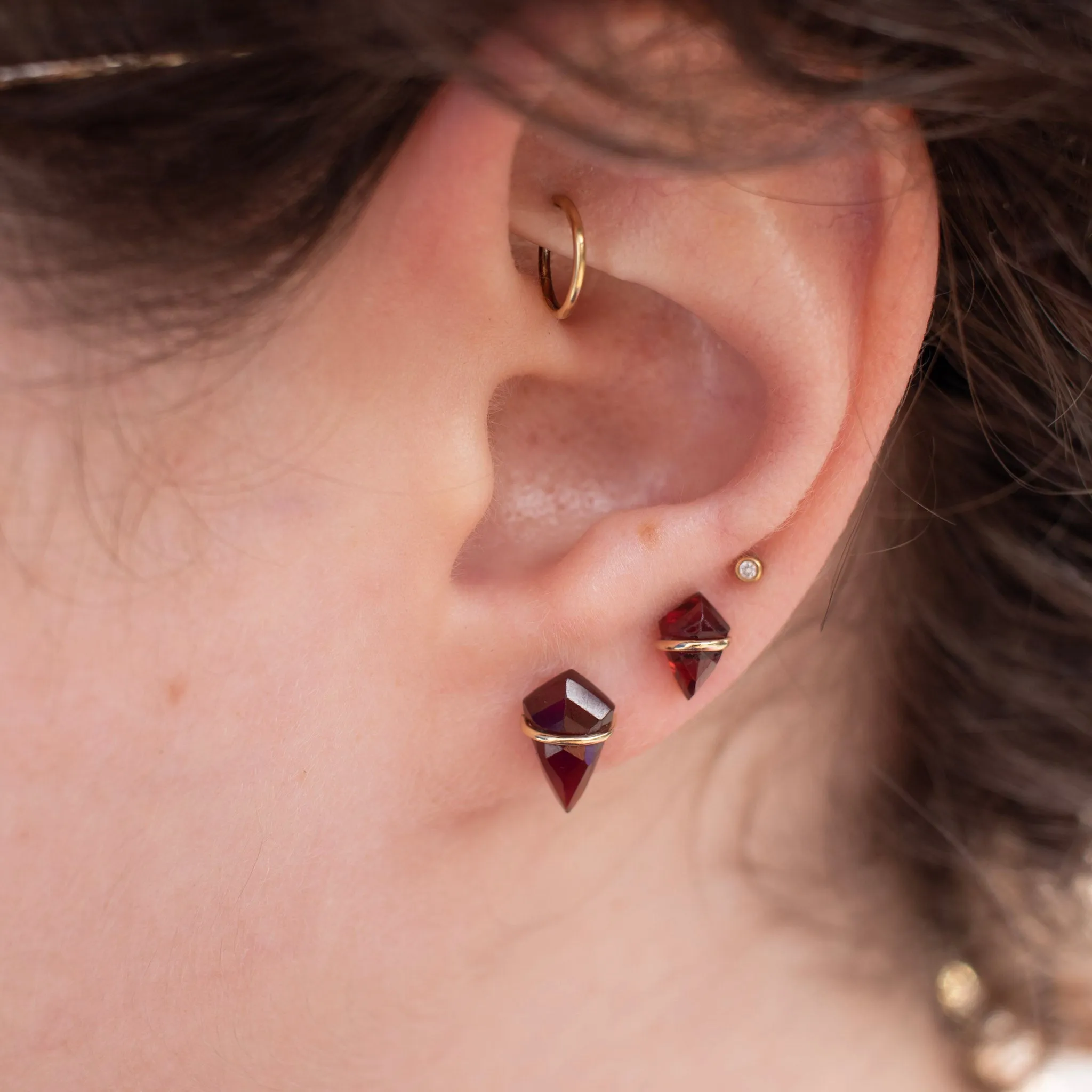 18K Kite Stud Earrings in Garnet