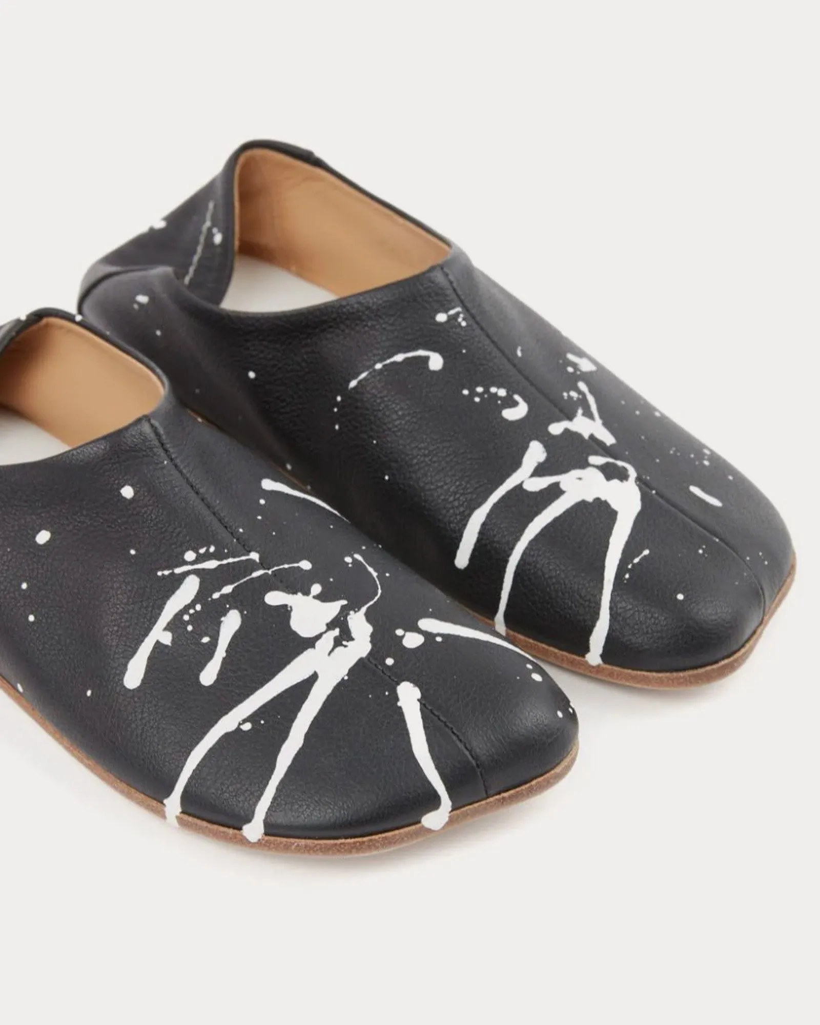 Anatomic Babouches Black / Bright White Slip Ons