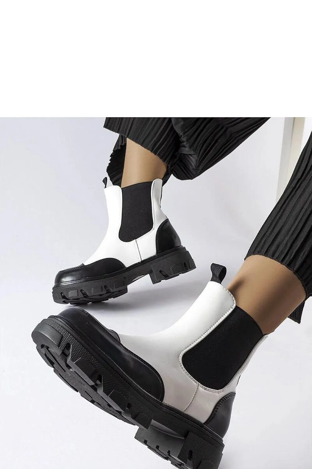 Black and beige Albany boots