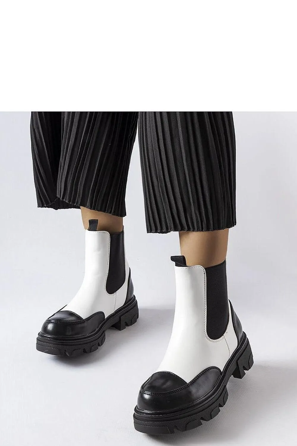 Black and beige Albany boots