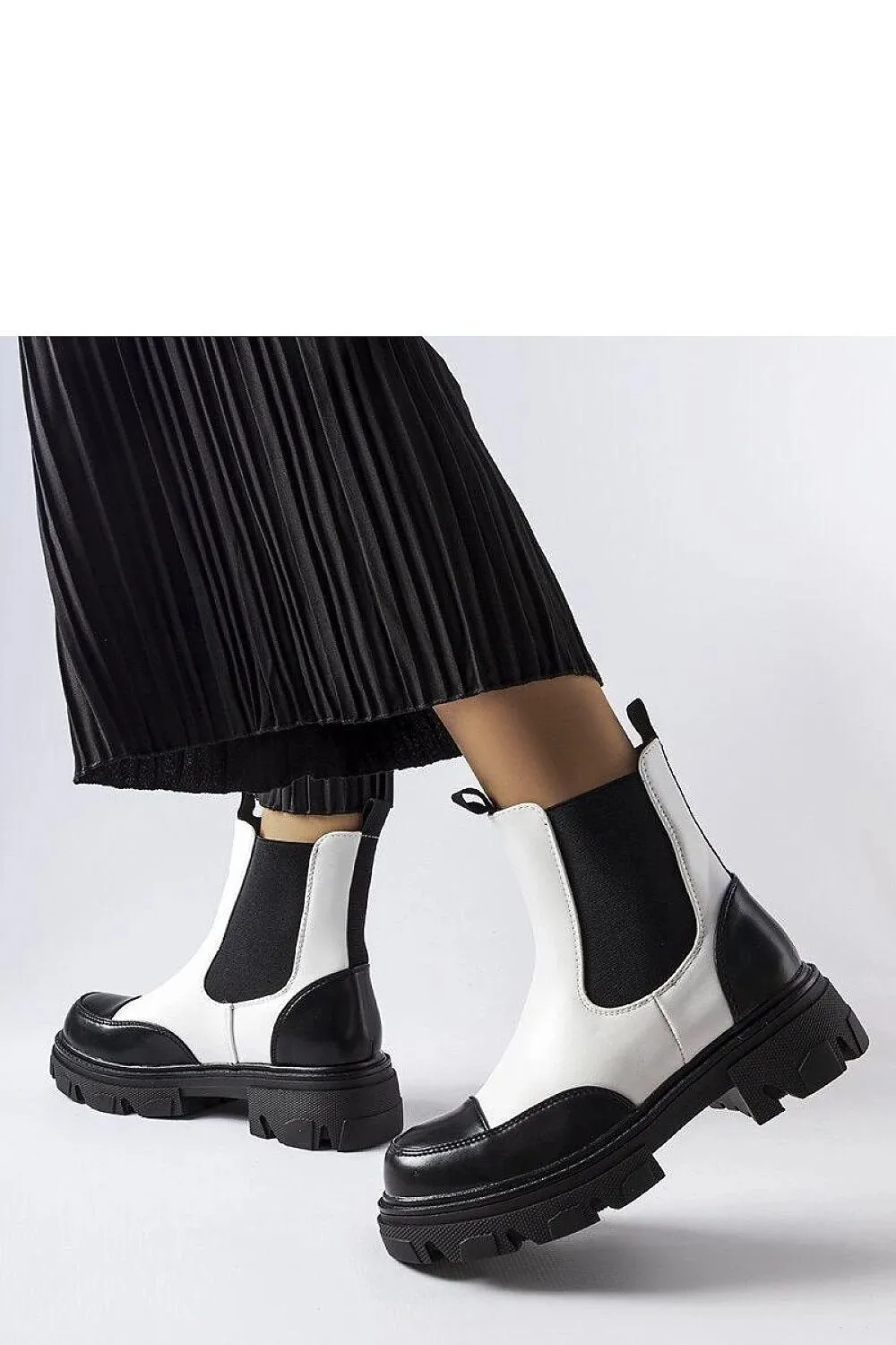 Black and beige Albany boots