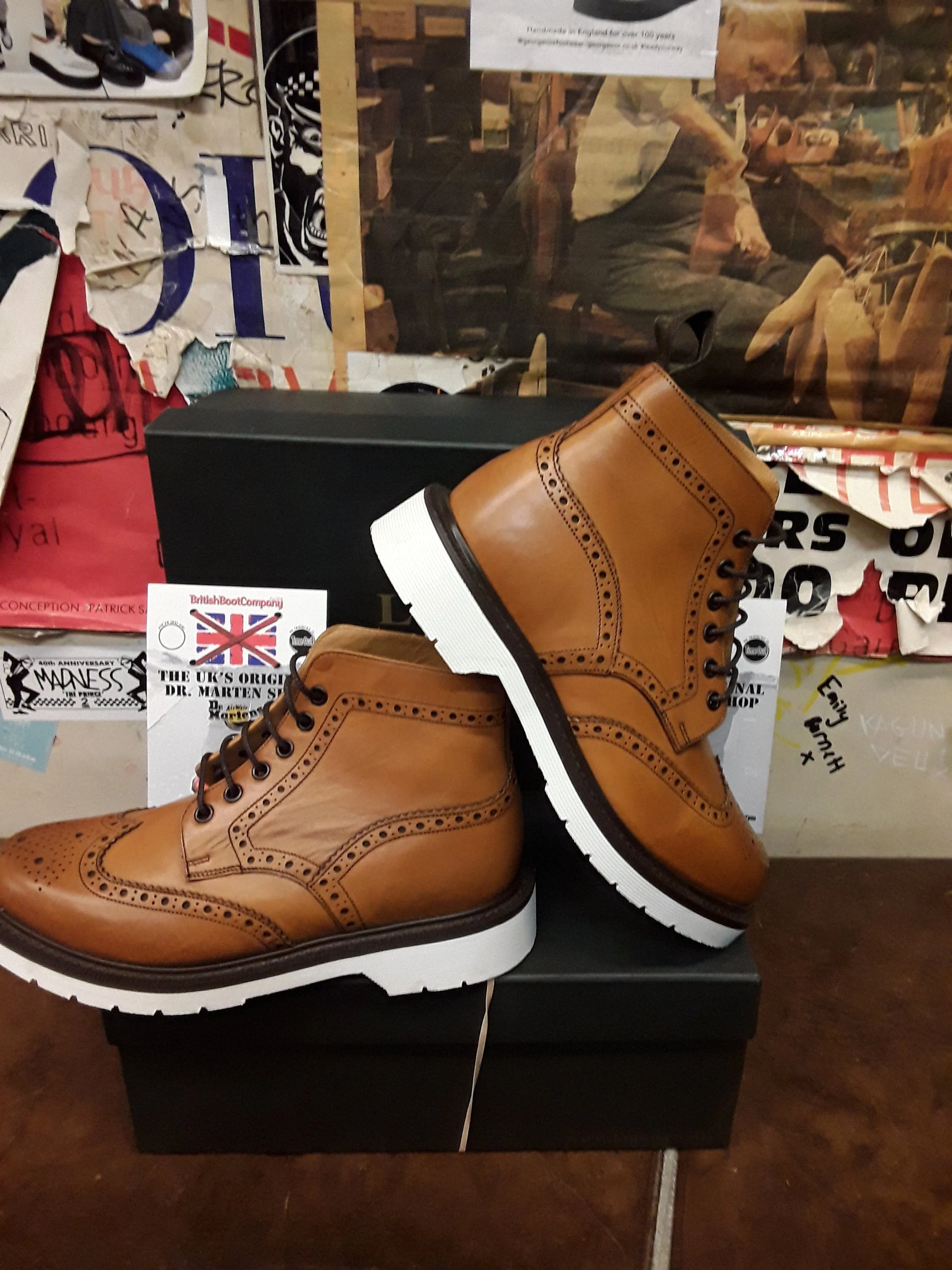 Loakes Burford Tan Calf Made in England White Sole Size 6.5