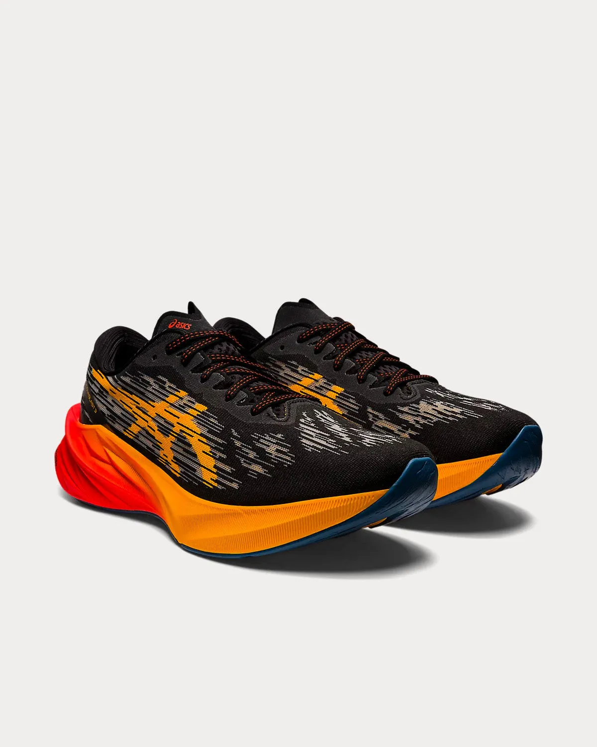 NOVABLAST 3 Black / Amber Running Shoes