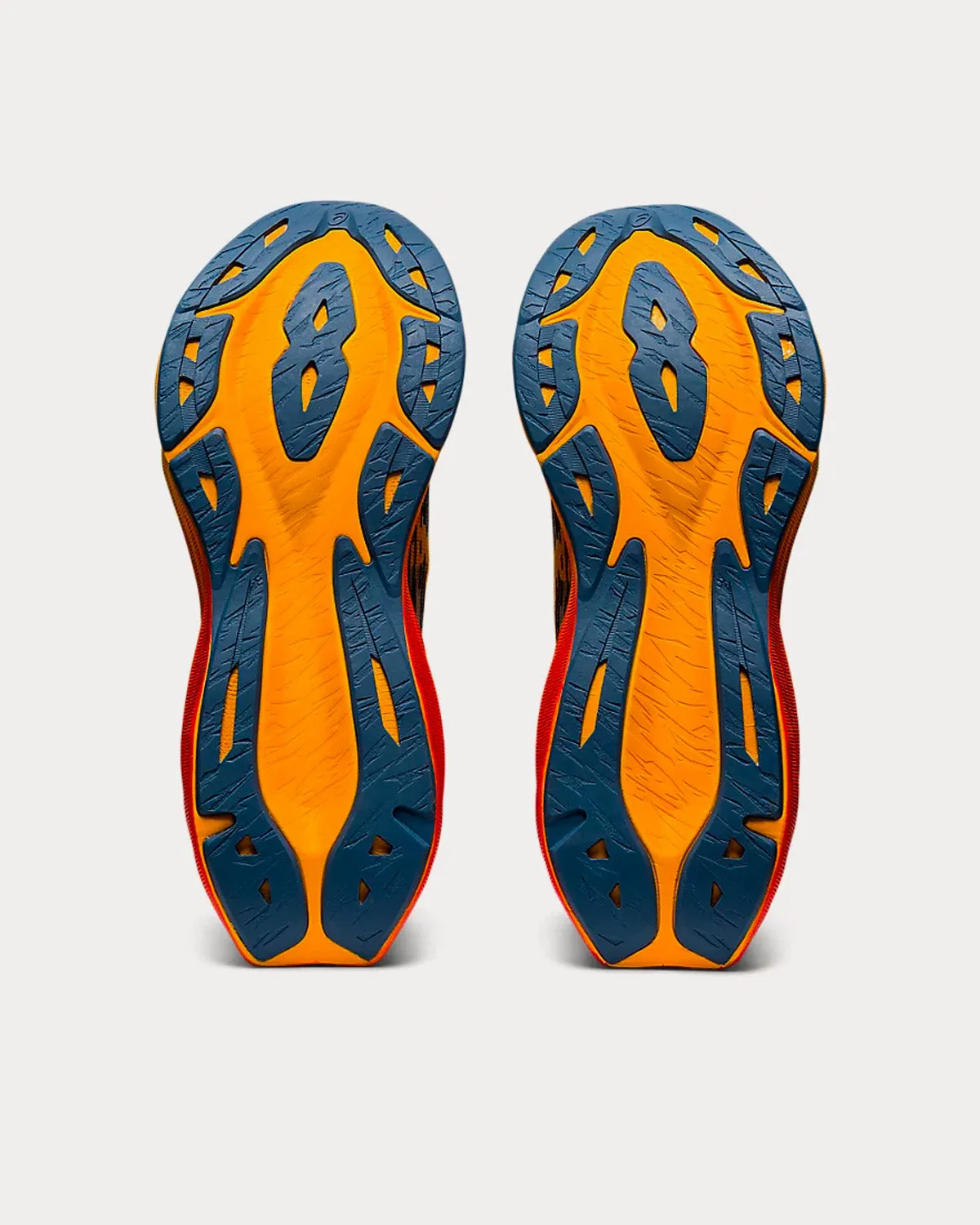 NOVABLAST 3 Black / Amber Running Shoes
