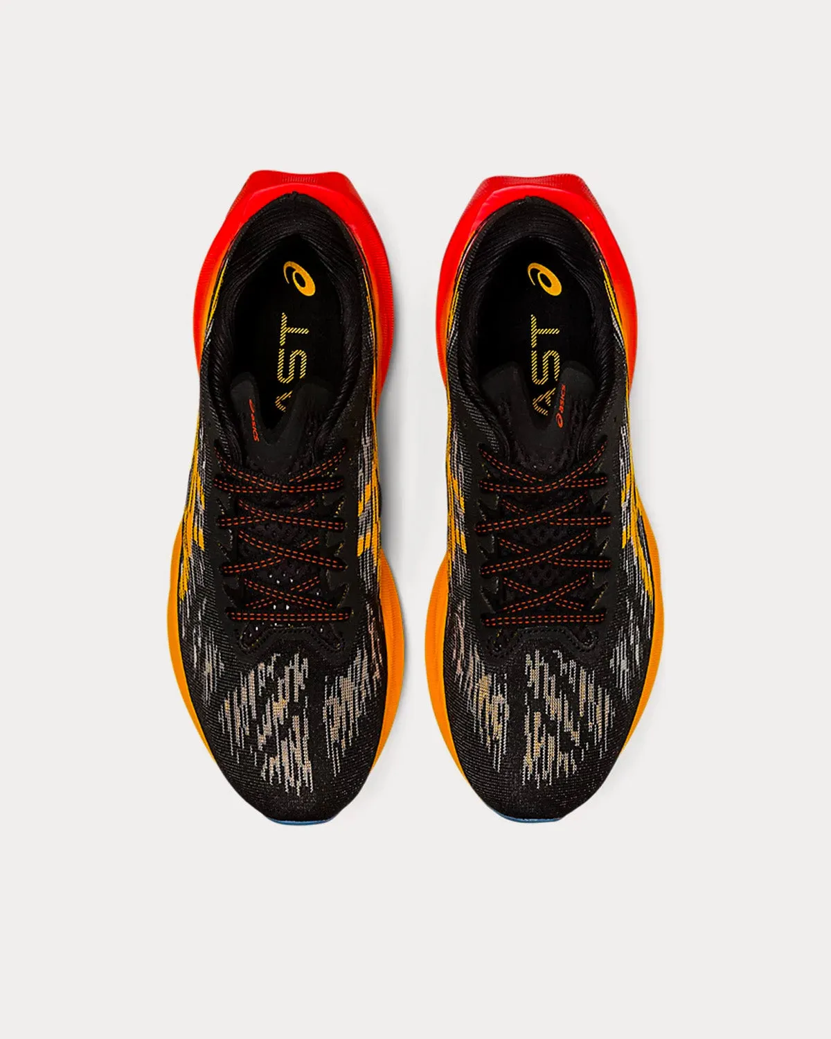 NOVABLAST 3 Black / Amber Running Shoes