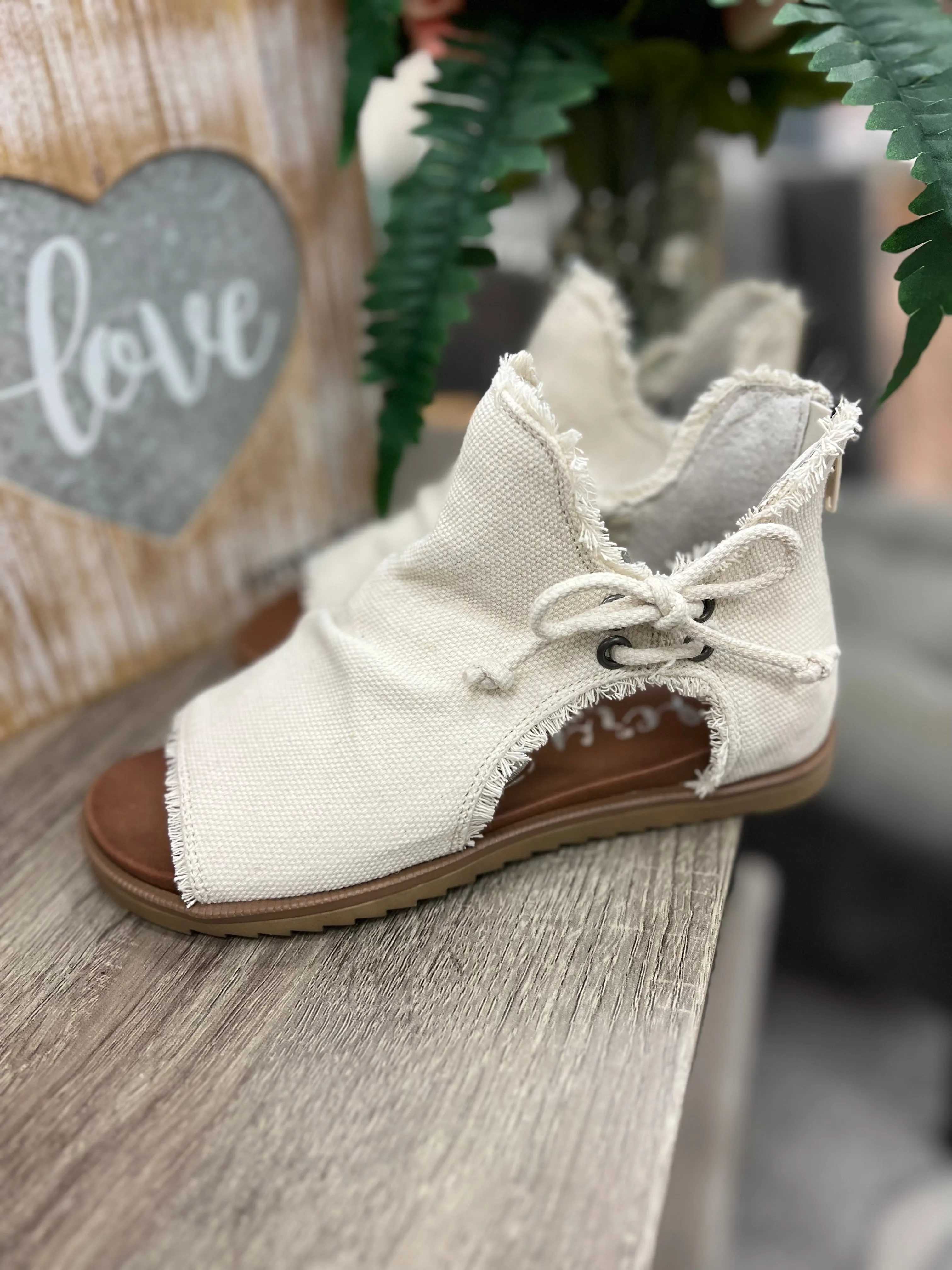 Rosalyn Sandals (Cream)