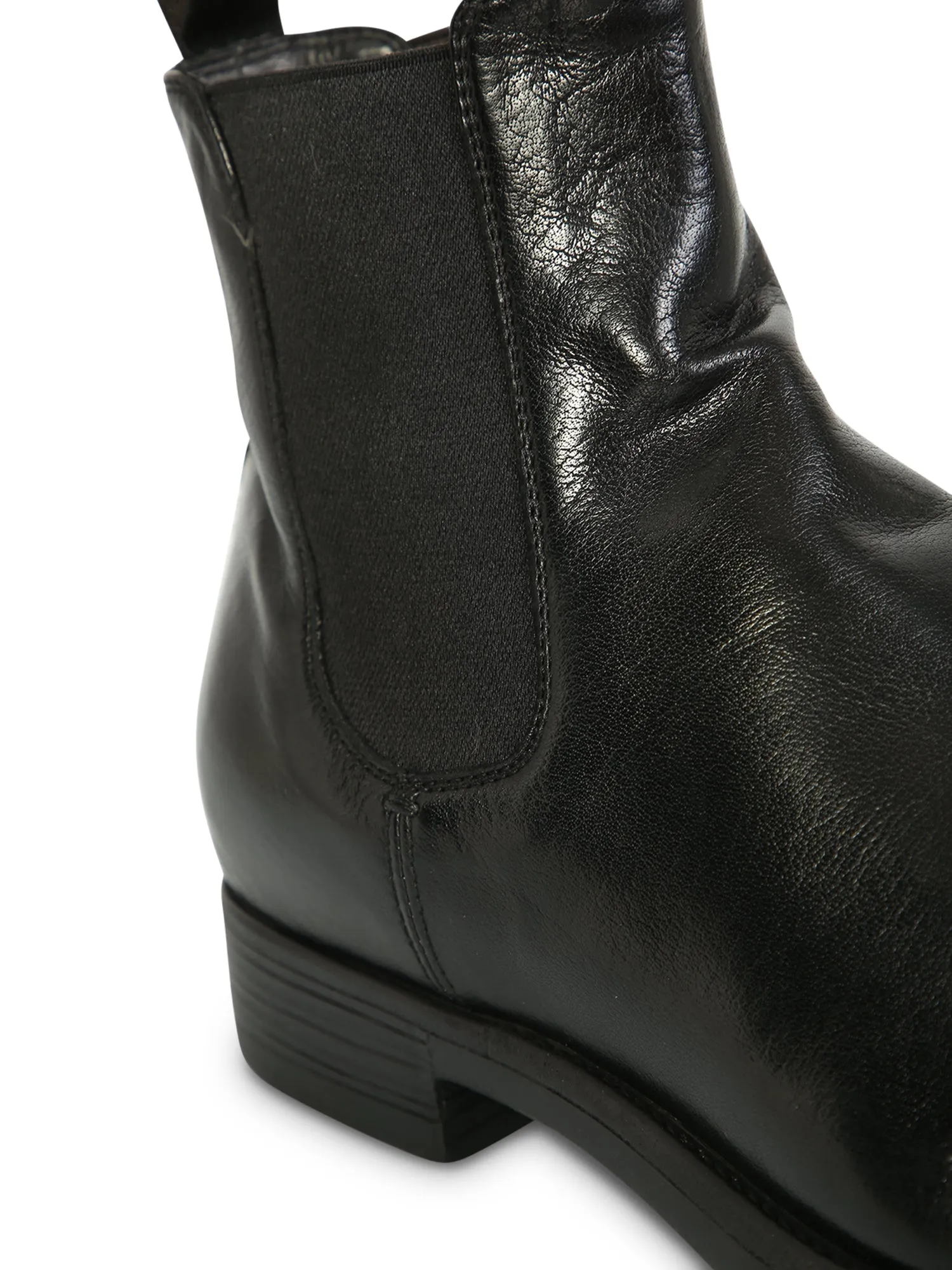 Versatile and minimal: Officine Creative Chronicle ankle boots