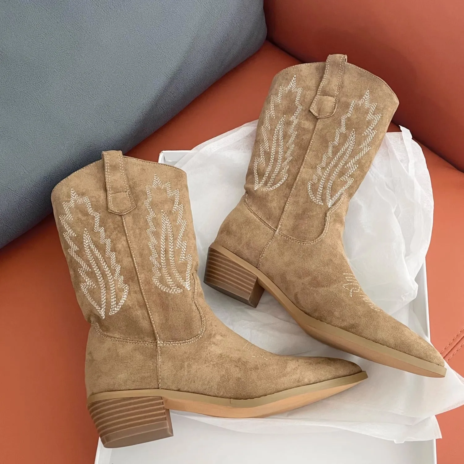 Versatile Western Cowboy Chunky Heel and V-Cut Embroidery Boots
