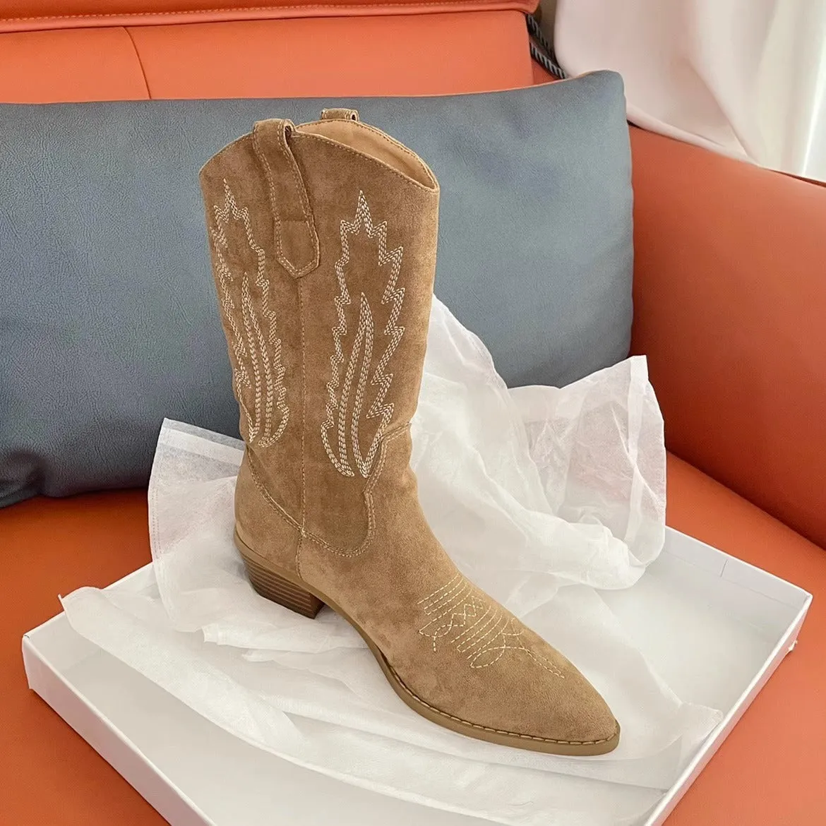 Versatile Western Cowboy Chunky Heel and V-Cut Embroidery Boots