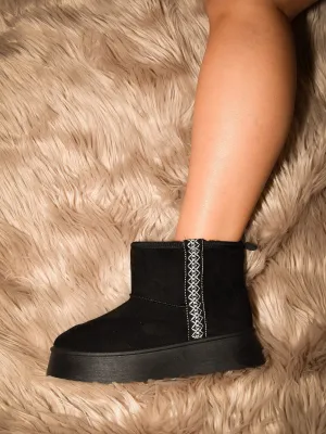 WILD DIVA Round Toe Platform Boots - Black