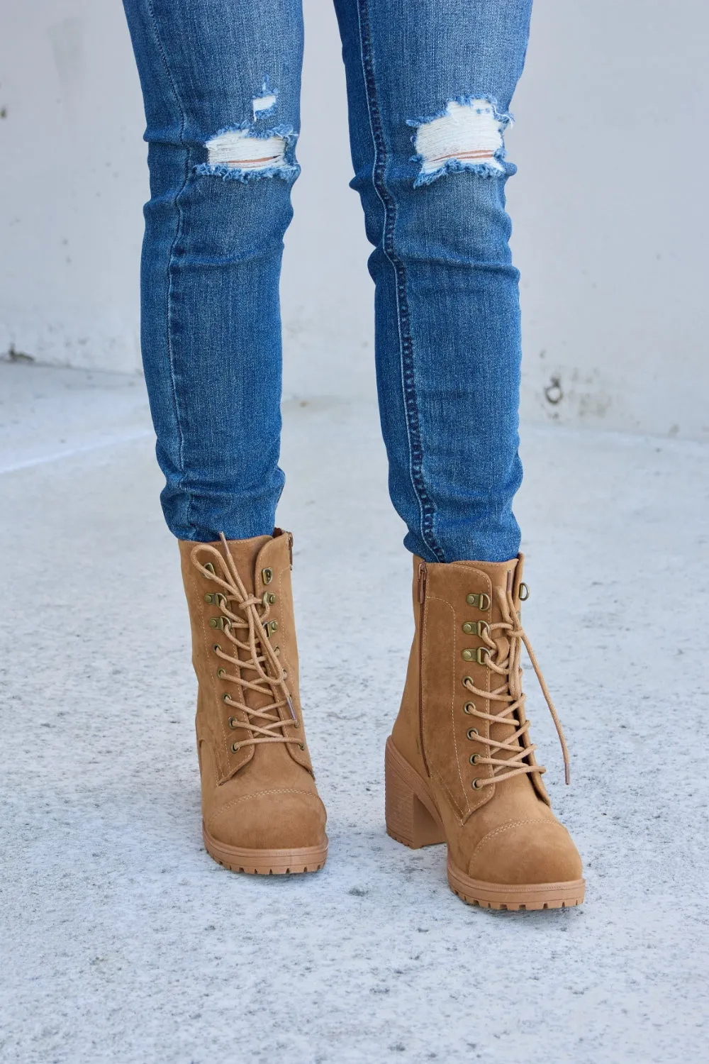 Zipper Detail Block Heel Boots